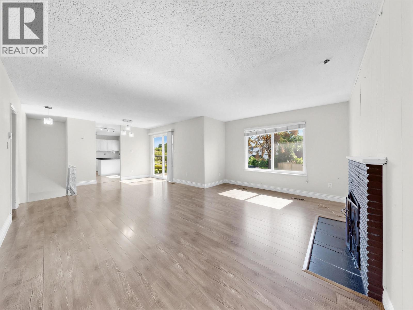 6299 Azure Road, Richmond, British Columbia V7C 2N8 - Photo 5 - R3131662