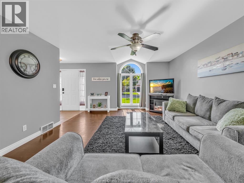 382 Thorn Ridge, Amherstburg, Ontario  N9V 3X2 - Photo 4 - 26013050