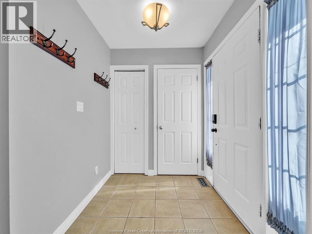 382 Thorn Ridge, Amherstburg, Ontario  N9V 3X2 - Photo 5 - 26013050