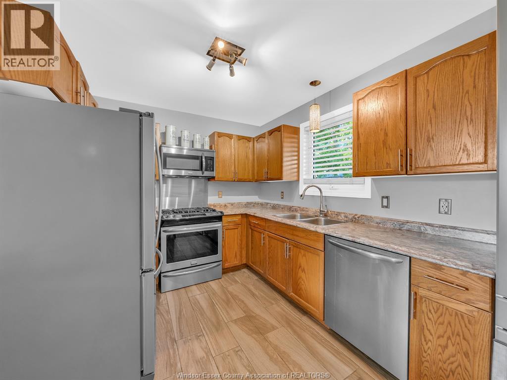 382 Thorn Ridge, Amherstburg, Ontario  N9V 3X2 - Photo 9 - 26013050