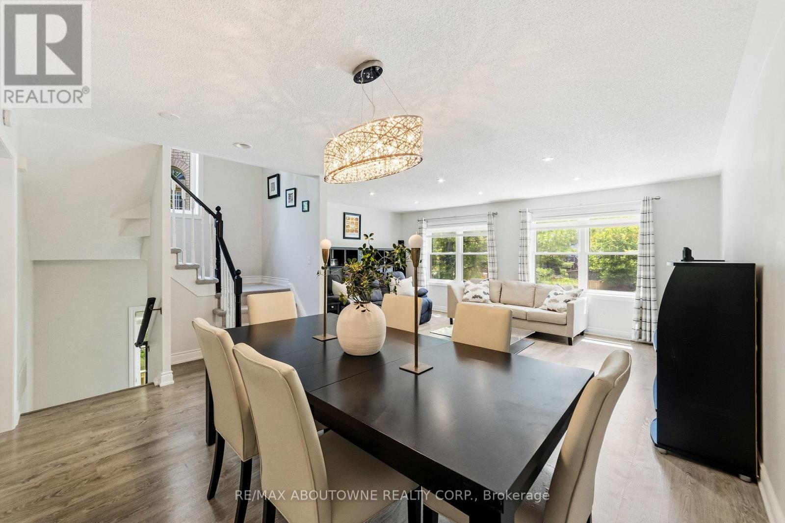 2355 Strawfield Court, Oakville, Ontario  L6H 6C1 - Photo 10 - W13236372