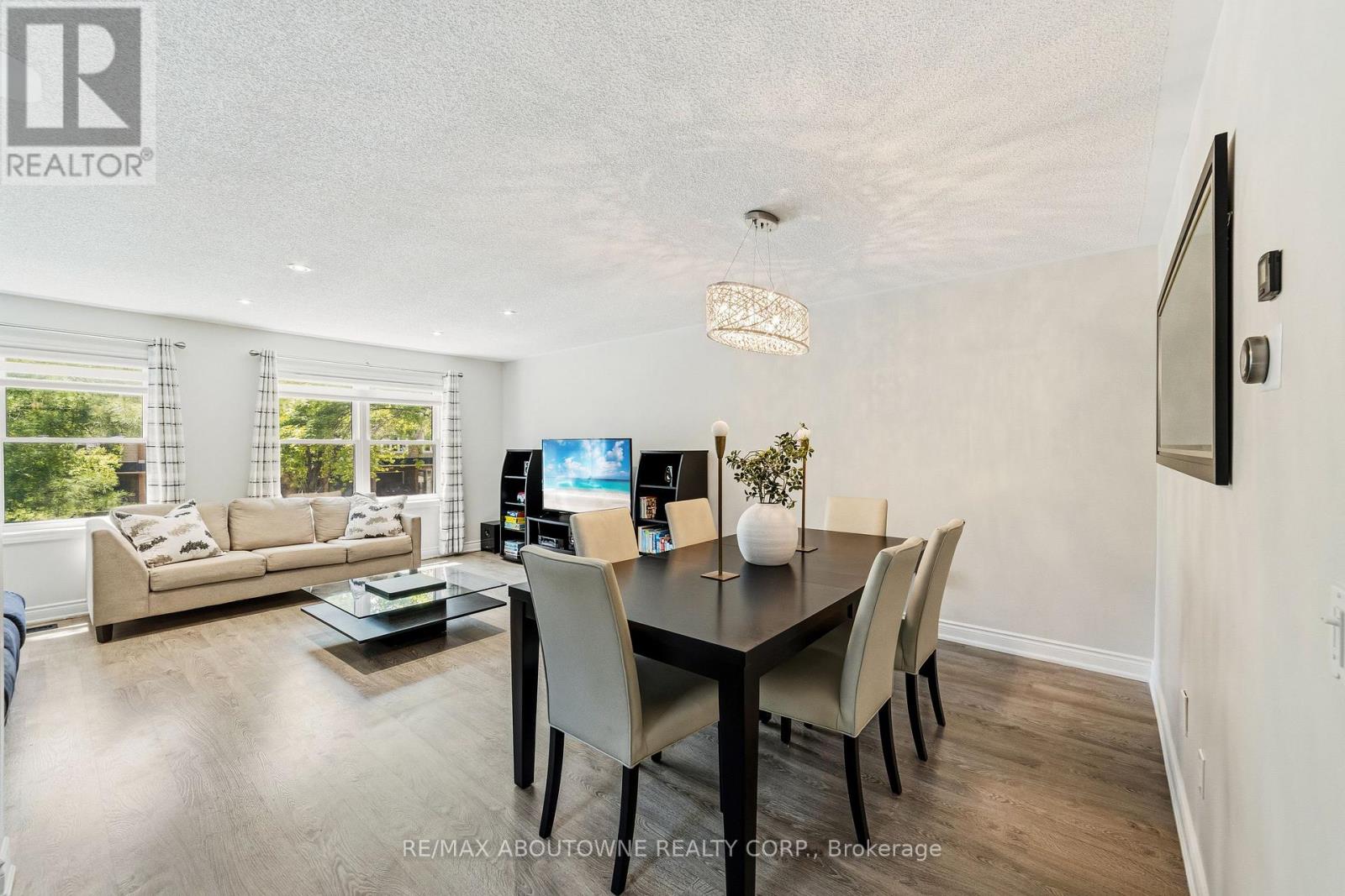 2355 Strawfield Court, Oakville, Ontario  L6H 6C1 - Photo 13 - W13236372