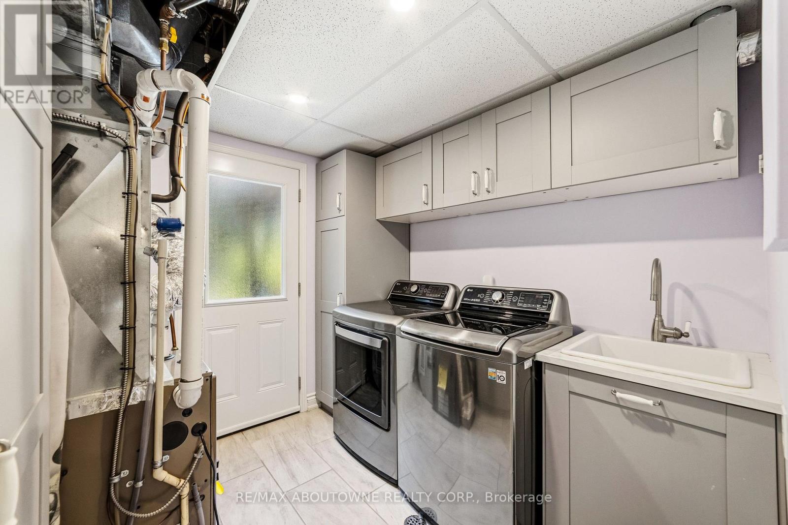 2355 Strawfield Court, Oakville, Ontario  L6H 6C1 - Photo 22 - W13236372