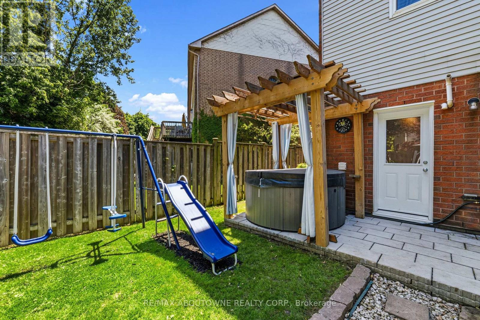 2355 Strawfield Court, Oakville, Ontario  L6H 6C1 - Photo 26 - W13236372