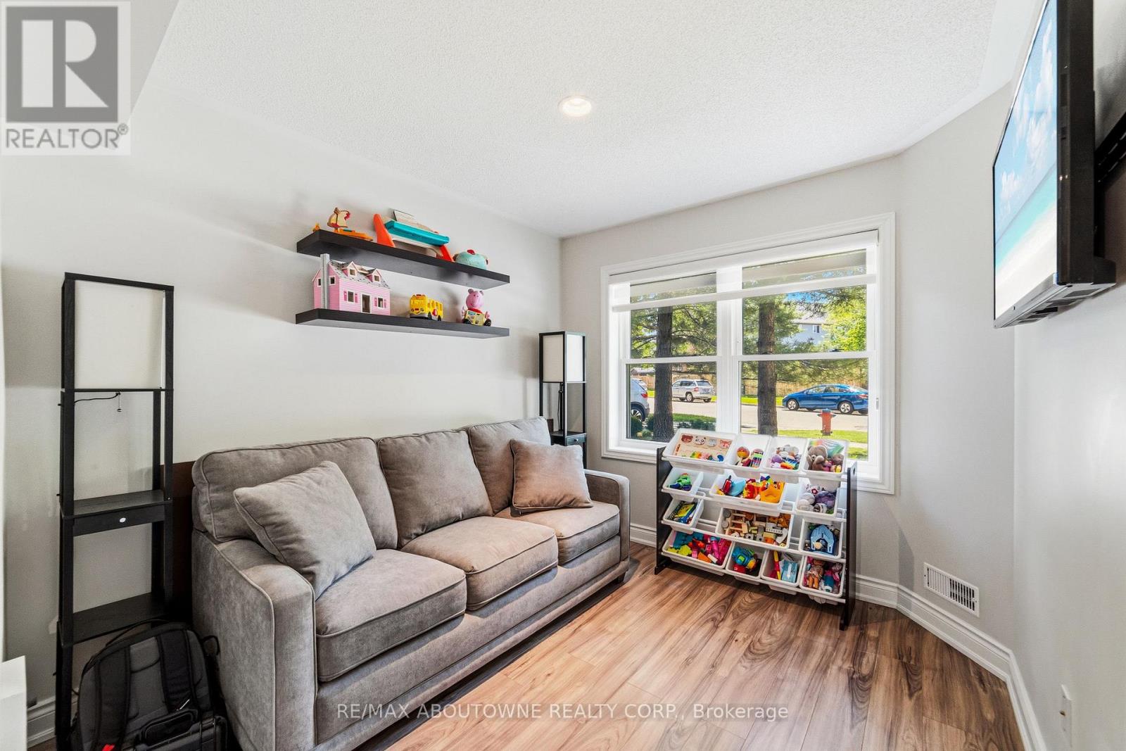 2355 Strawfield Court, Oakville, Ontario  L6H 6C1 - Photo 4 - W13236372