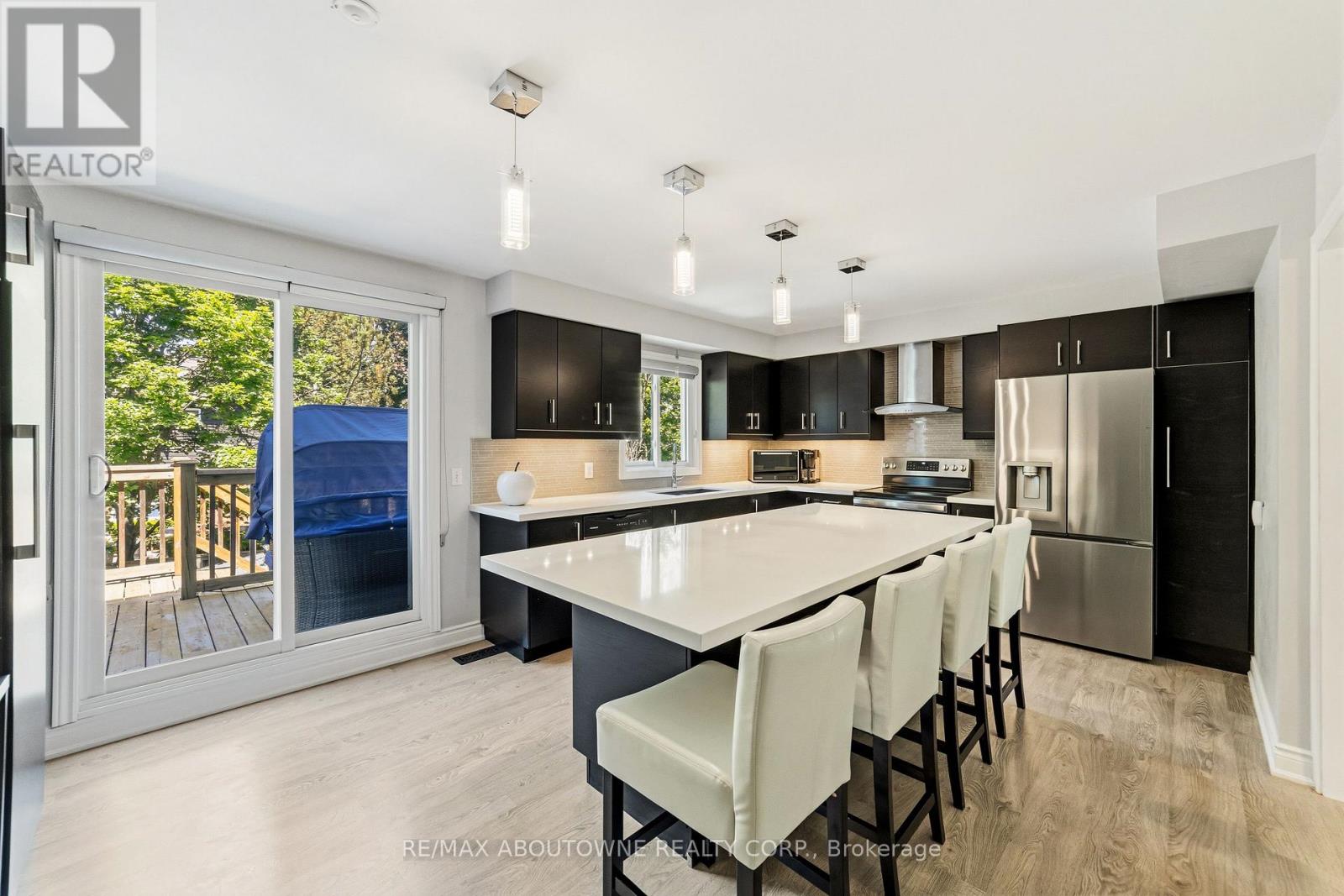 2355 Strawfield Court, Oakville, Ontario  L6H 6C1 - Photo 5 - W13236372