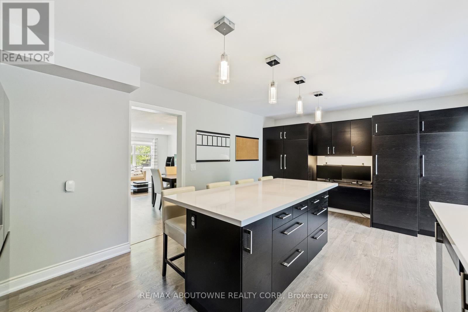 2355 Strawfield Court, Oakville, Ontario  L6H 6C1 - Photo 8 - W13236372