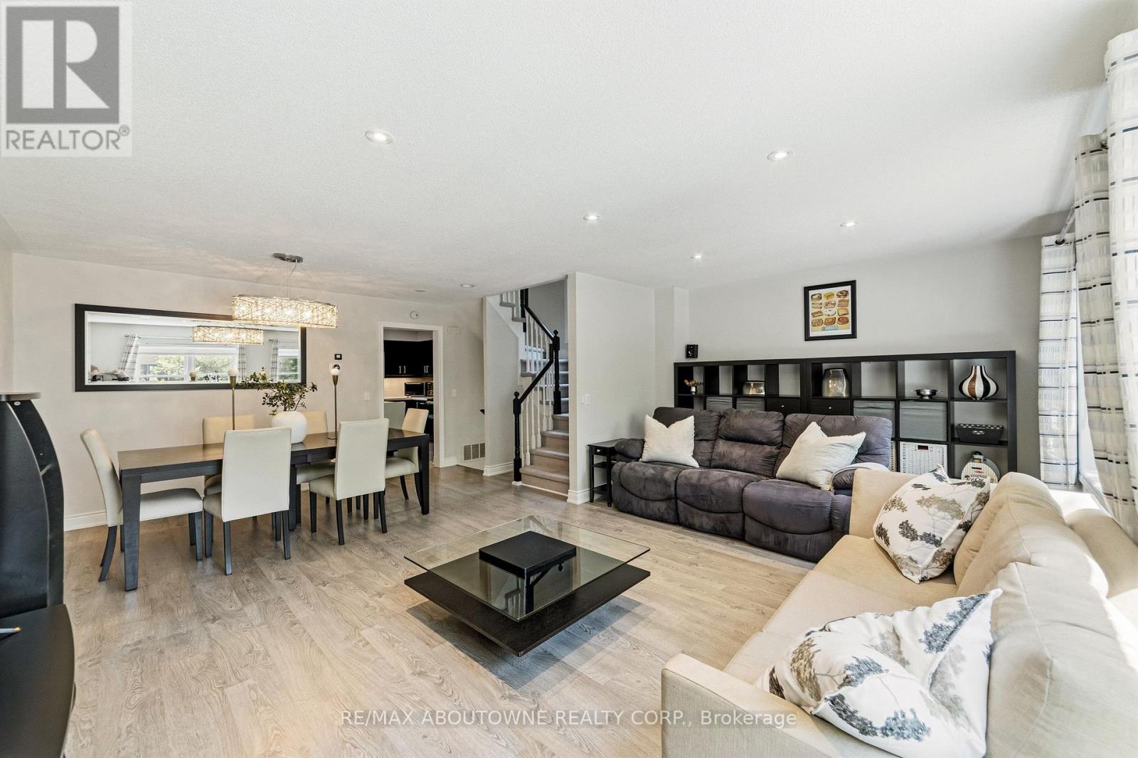 2355 Strawfield Court, Oakville, Ontario  L6H 6C1 - Photo 9 - W13236372