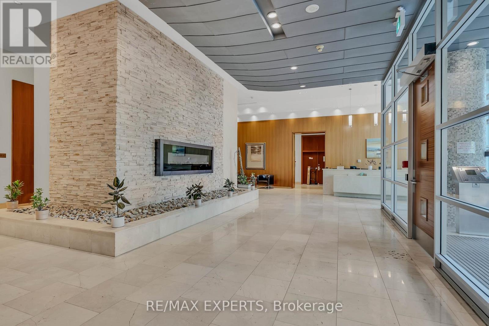 401 - 220 Burnhamthorpe Road, Mississauga, Ontario  L5B 4N4 - Photo 6 - W13236386