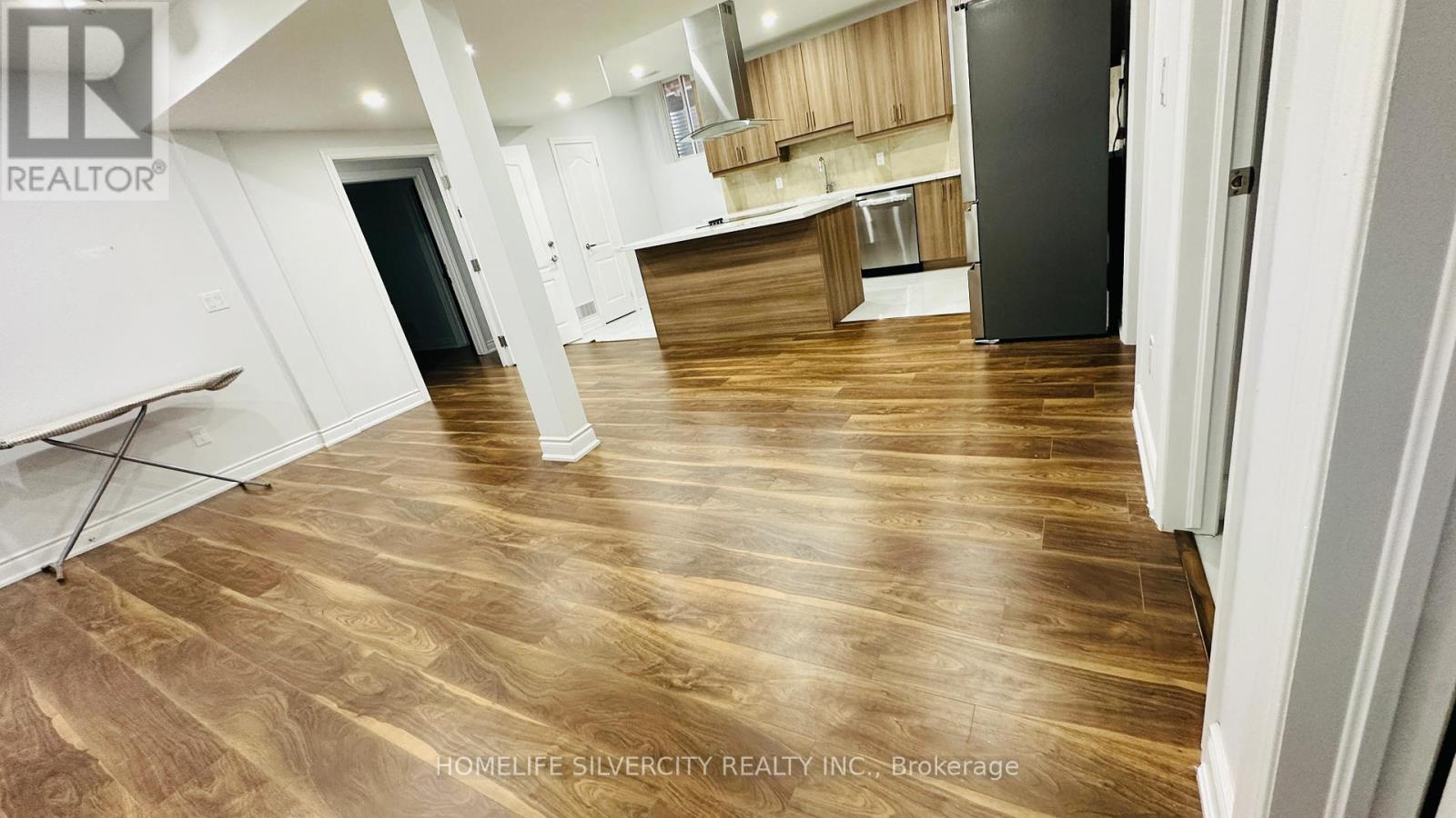 Bsmnt - 5 Valleyway Drive, Brampton, Ontario  L6X 0E4 - Photo 8 - W13236392