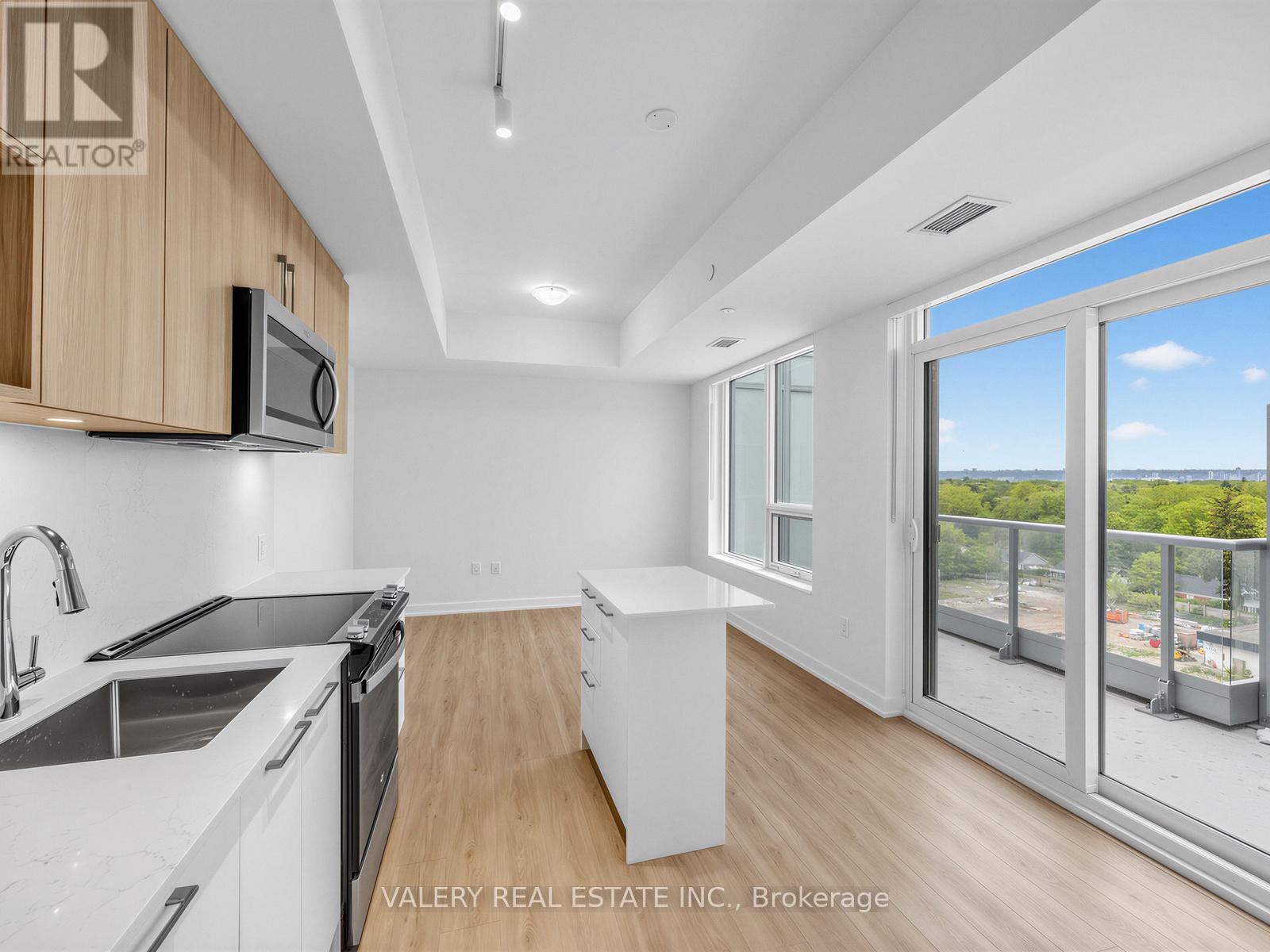 Ph01 - 500 Plains Road E, Burlington, Ontario  L7T 0C8 - Photo 1 - W13236404