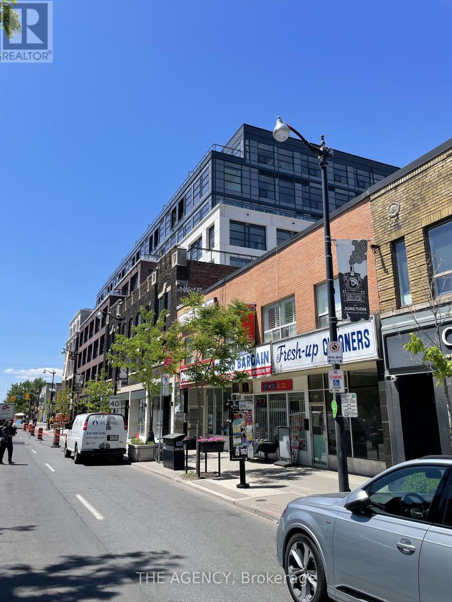 2936 Dundas Street W, Toronto, Ontario  M6P 1Y8 - Photo 4 - W13236442