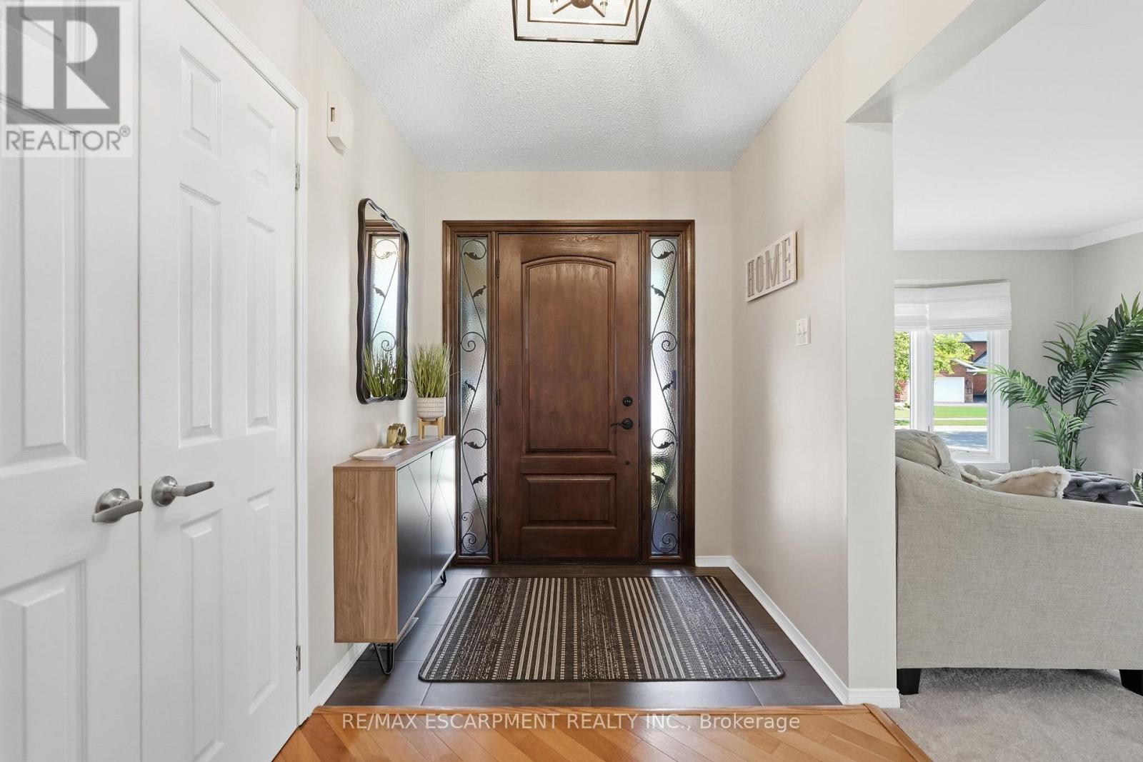 2418 Butternut Crescent, Burlington, Ontario  L7M 3L3 - Photo 4 - W13236578