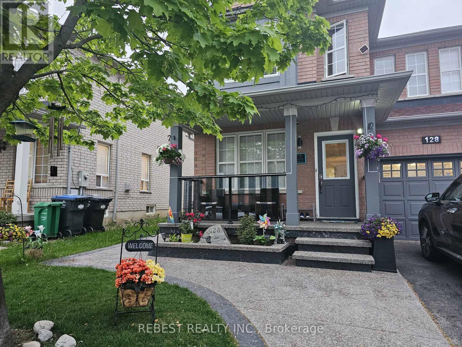 128 Starhill Crescent, Brampton, Ontario  L6R 2P9 - Photo 1 - W13236590