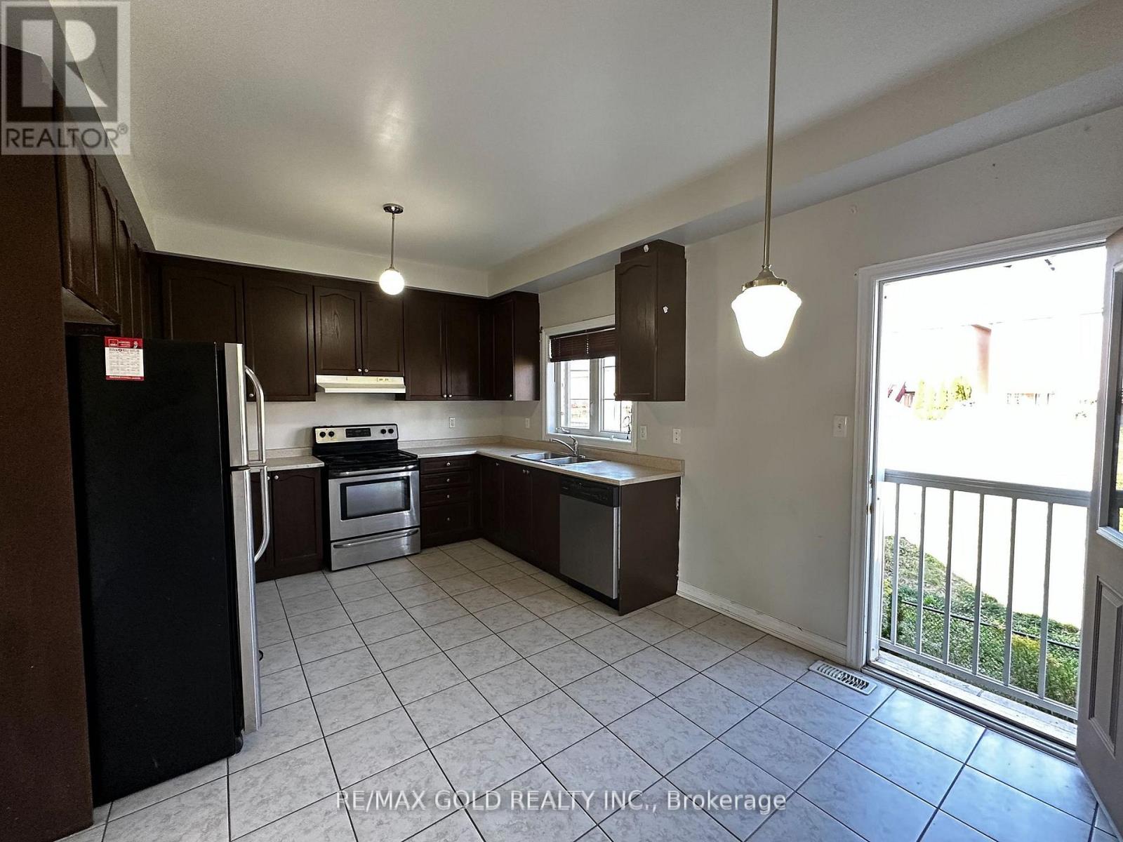 50 Arizona Drive, Brampton, Ontario  L6Y 0R6 - Photo 3 - W13236616