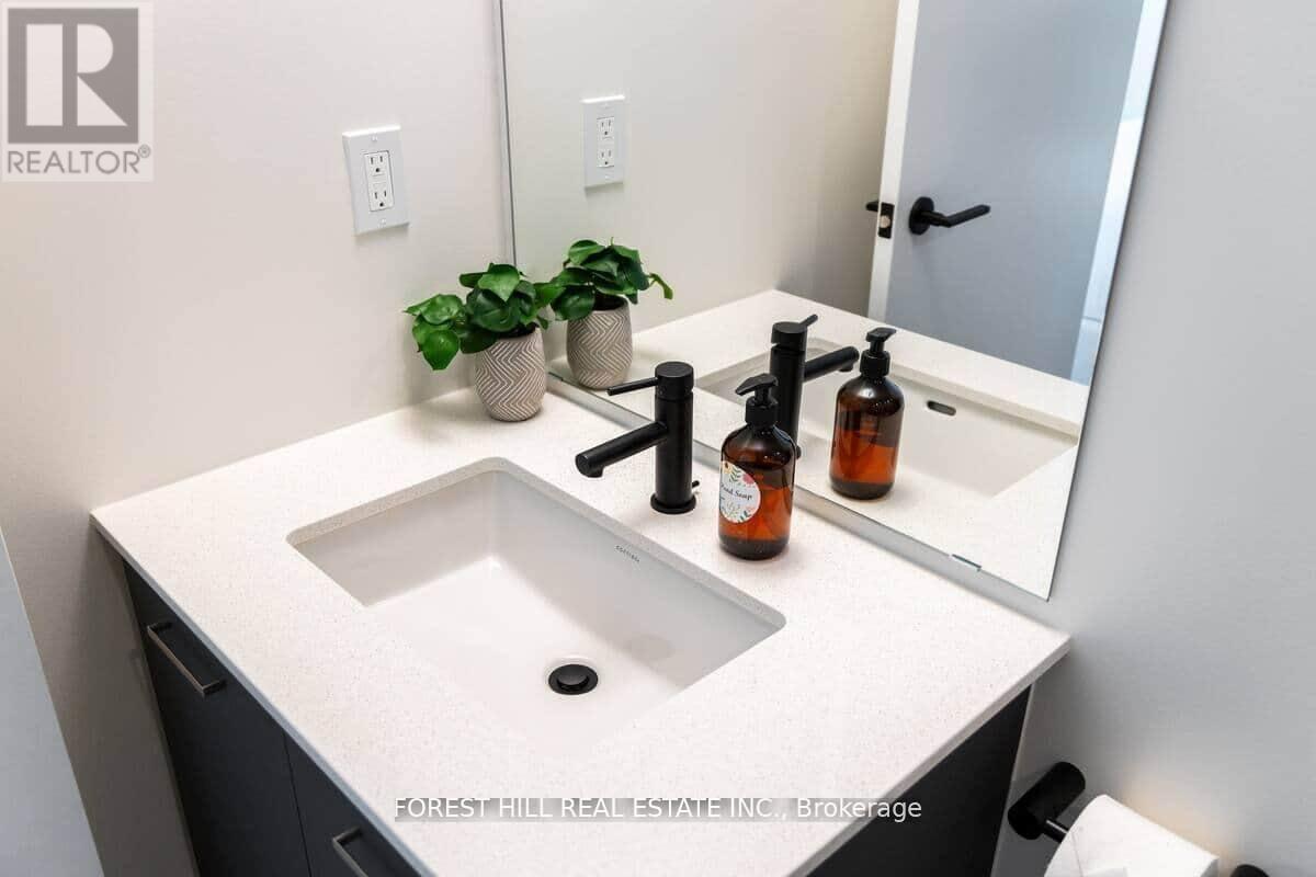 101 - 2300 St Clair Avenue W, Toronto, Ontario  M6N 0B3 - Photo 11 - W13236632