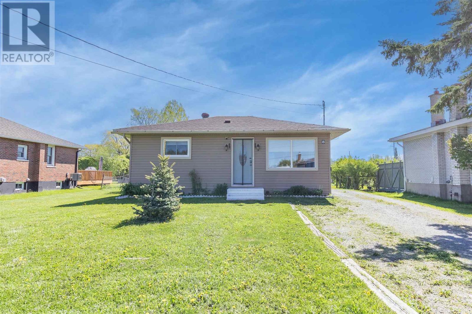 8 Dawson Ave, Sault Ste. Marie, Ontario  P6C 4B3 - Photo 1 - SM261297