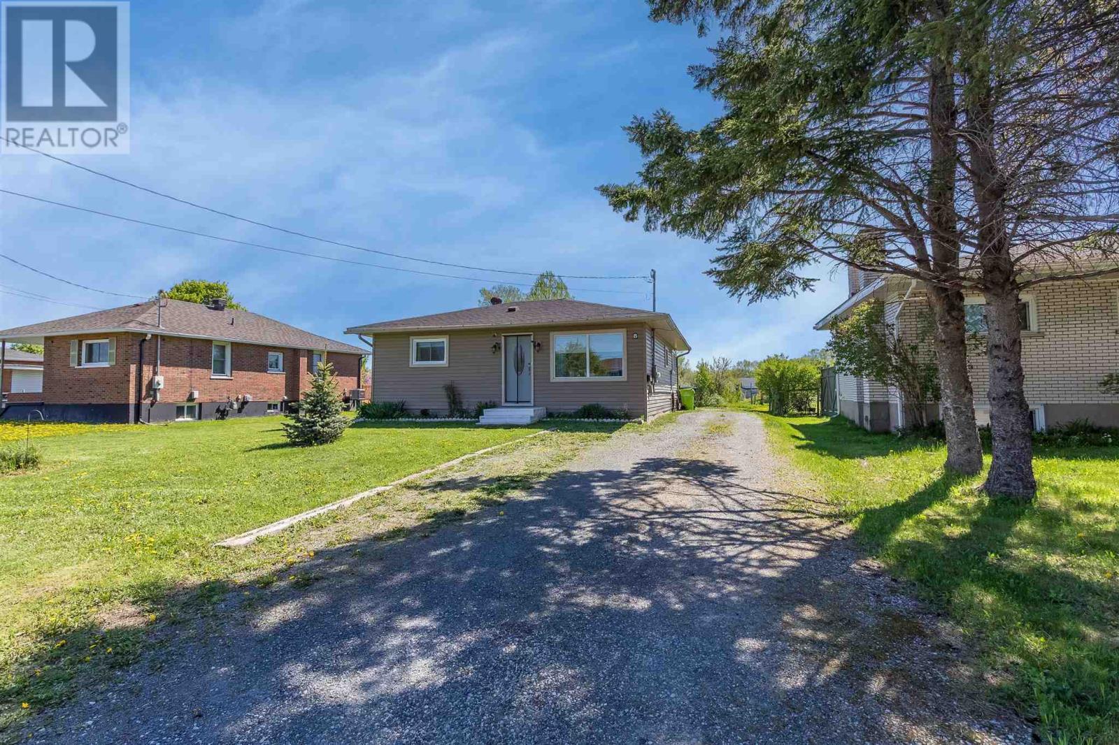 8 Dawson Ave, Sault Ste. Marie, Ontario  P6C 4B3 - Photo 2 - SM261297