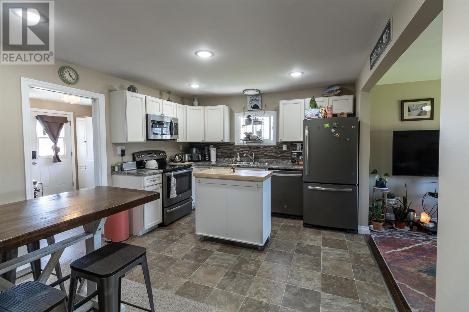8 Dawson Ave, Sault Ste. Marie, Ontario  P6C 4B3 - Photo 7 - SM261297