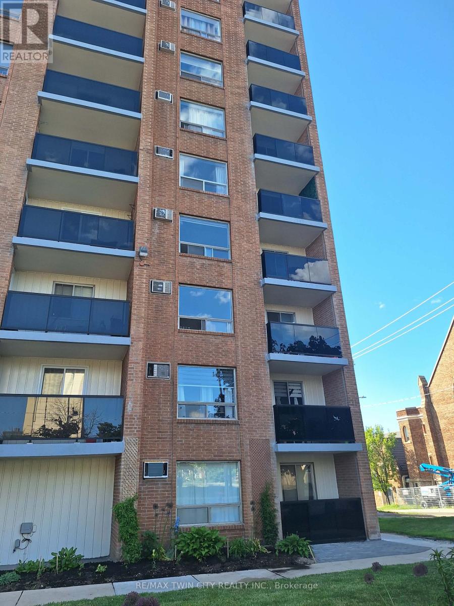 502 - 64 Benton Street, Kitchener, Ontario  N2G 4L9 - Photo 2 - X13236414