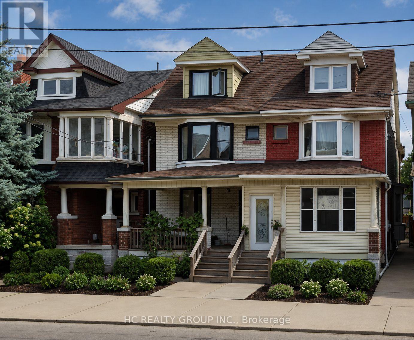 653 BATHURST STREET, Toronto, Ontario