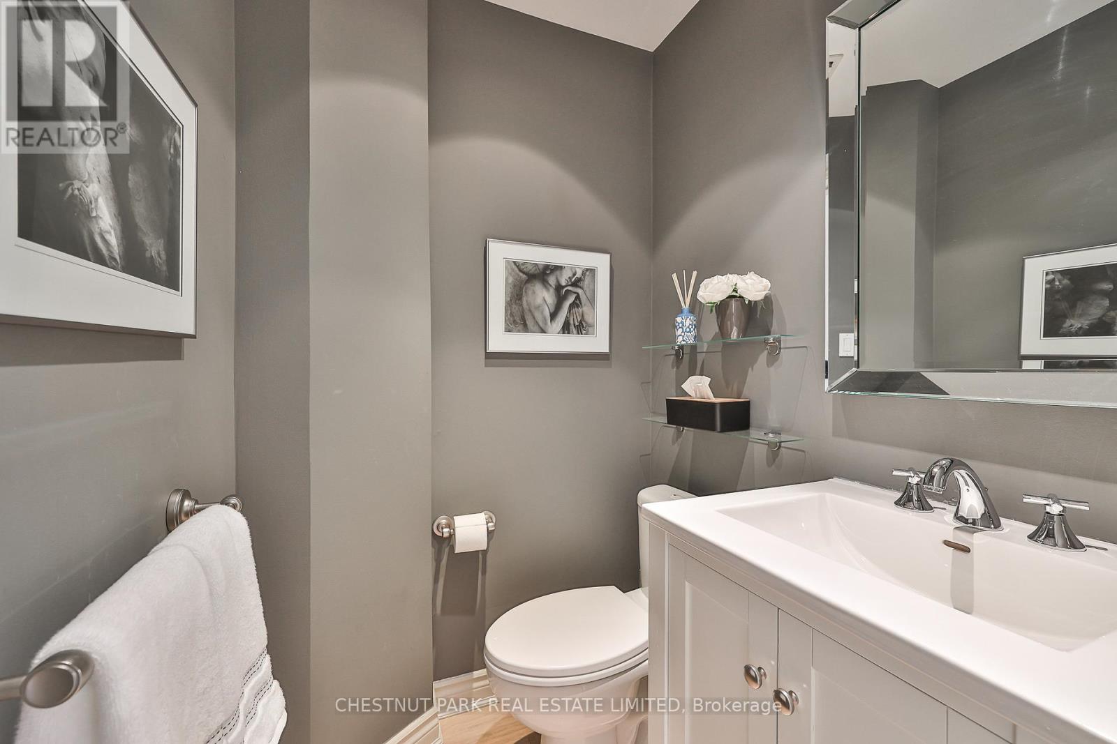 60 Alcorn Avenue, Toronto, Ontario  M4V 1E4 - Photo 12 - C13236798