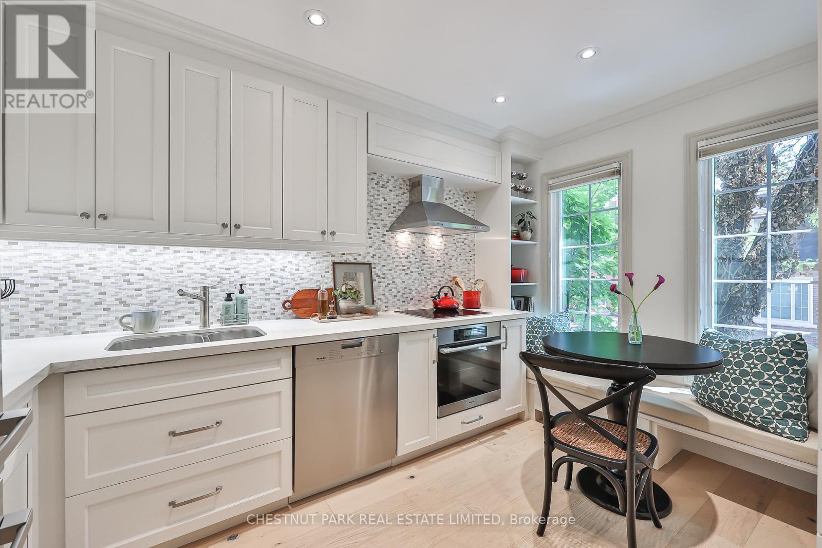 60 Alcorn Avenue, Toronto, Ontario  M4V 1E4 - Photo 4 - C13236798