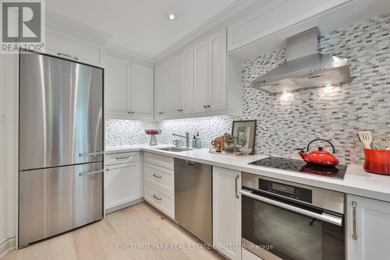 60 Alcorn Avenue, Toronto, Ontario  M4V 1E4 - Photo 5 - C13236798