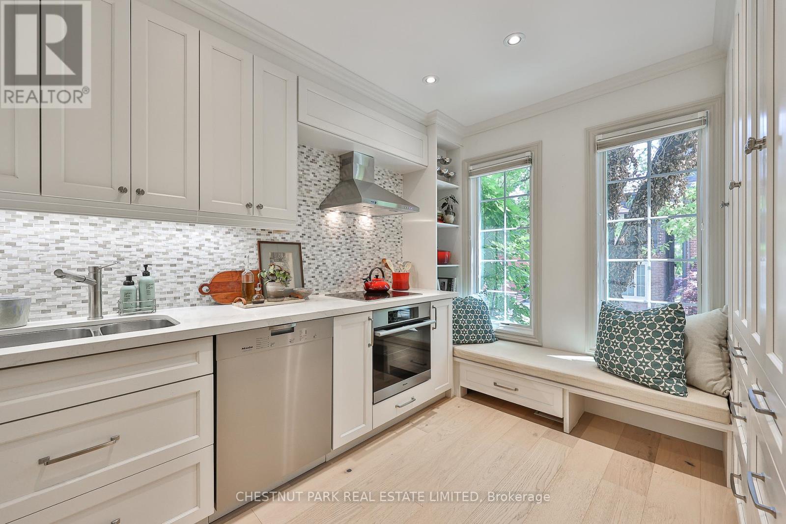 60 Alcorn Avenue, Toronto, Ontario  M4V 1E4 - Photo 6 - C13236798