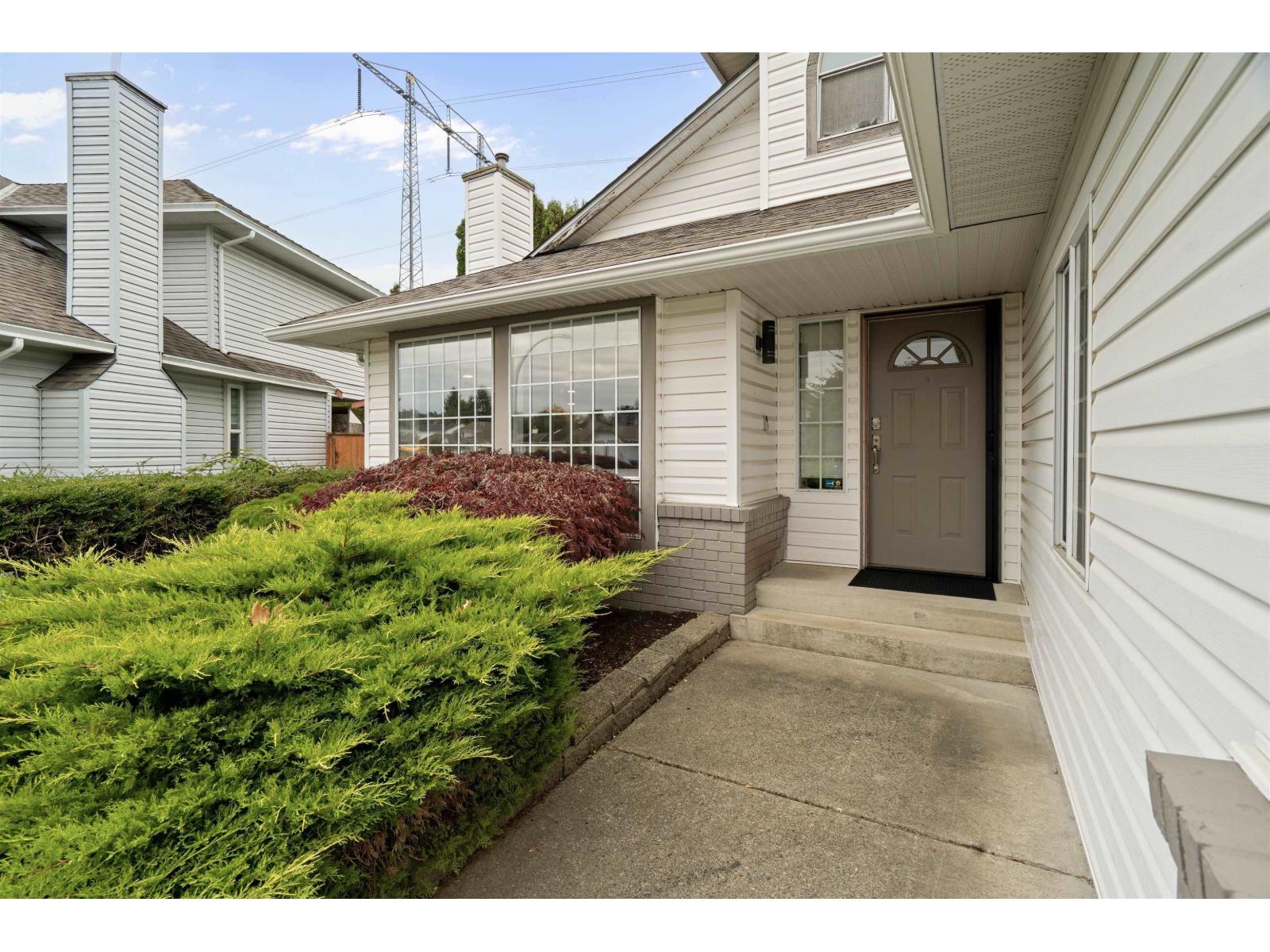 32345 Clinton Avenue, Abbotsford, British Columbia V2T 5B3 - Photo 2 - R3130439