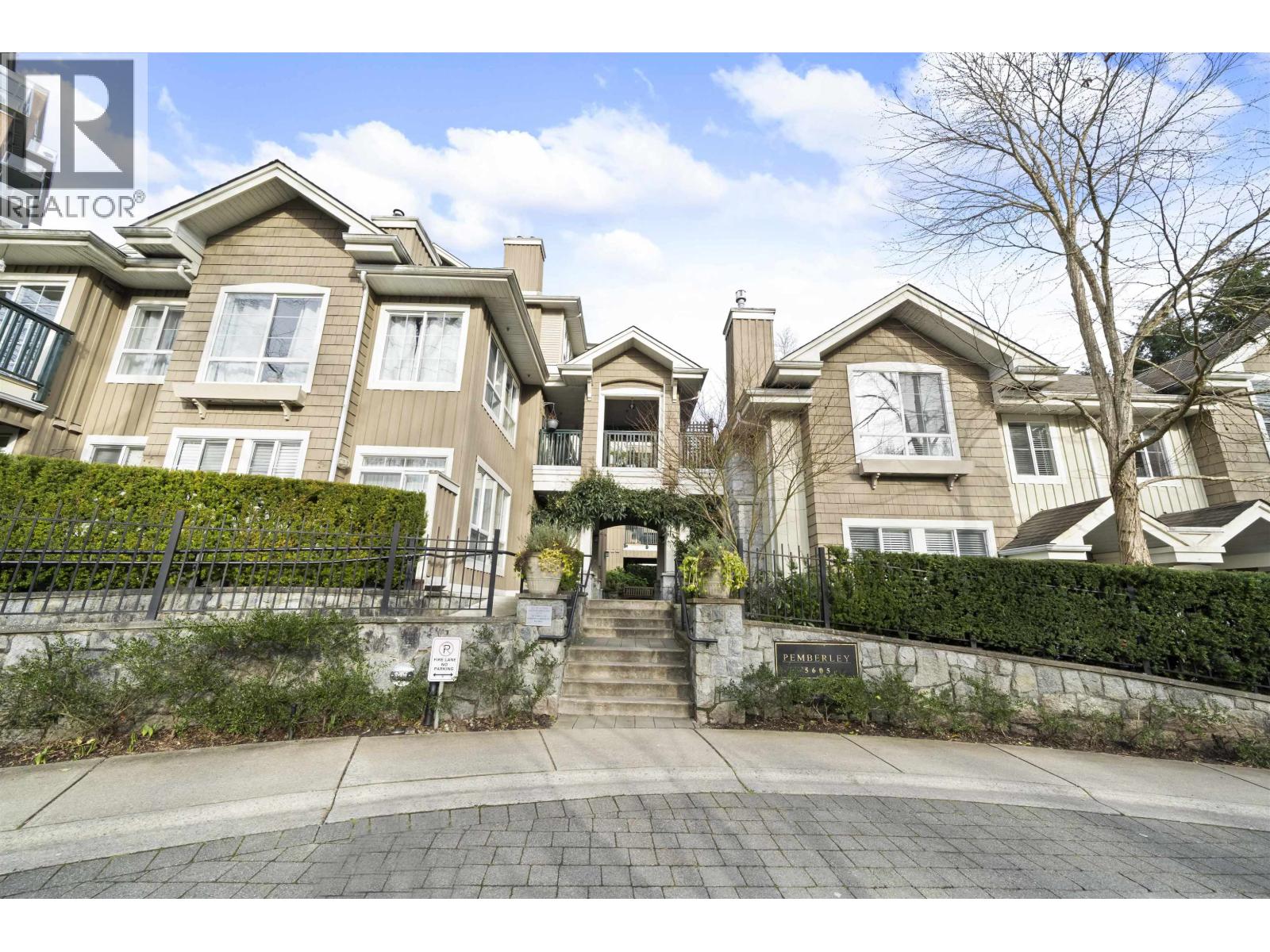 404 5605 HAMPTON PLACE
