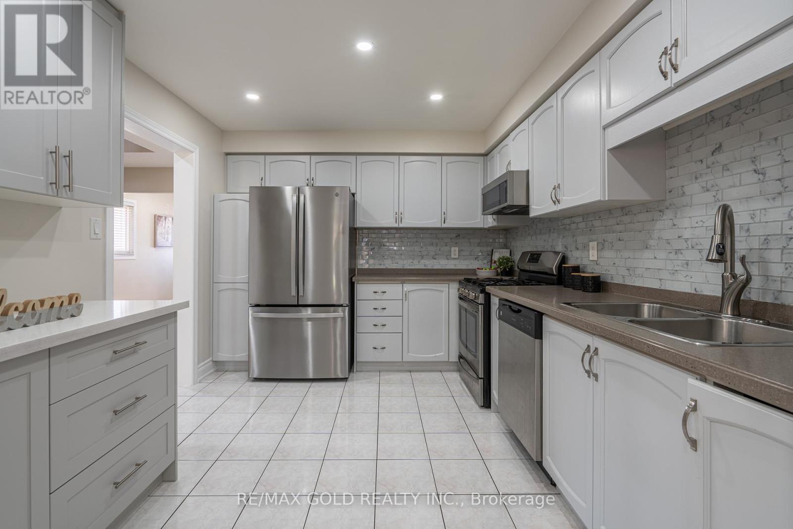 156 Sahara Trail, Brampton, Ontario  L6R 1P6 - Photo 4 - W13233404