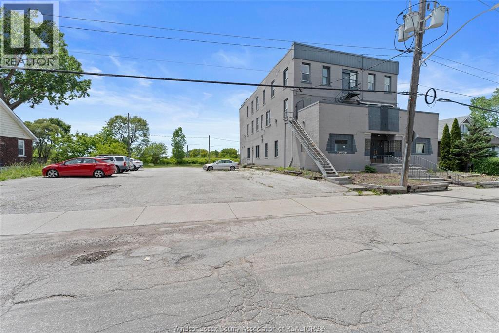 1353 Wellington Avenue, Windsor, Ontario  N8X 2C1 - Photo 3 - 26013063