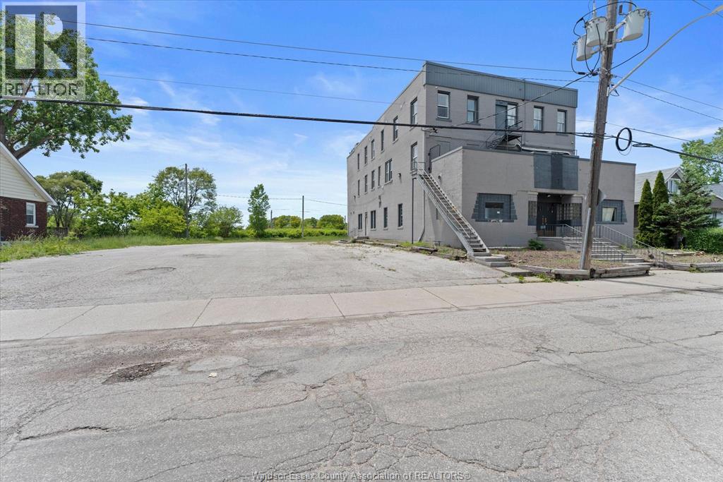 1353 Wellington Avenue, Windsor, Ontario  N8X 2C1 - Photo 4 - 26013063