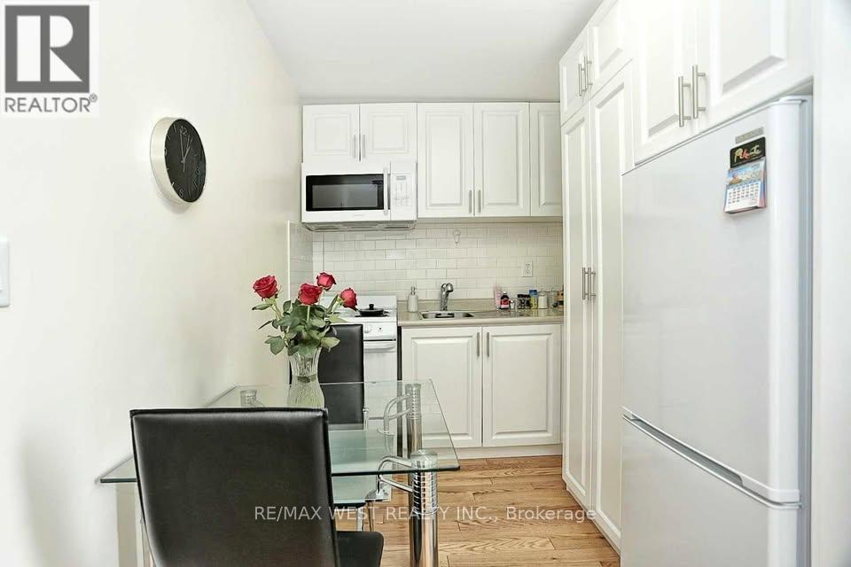 3 - 267 Lappin Avenue, Toronto, Ontario  M6H 1Y9 - Photo 2 - W13236666