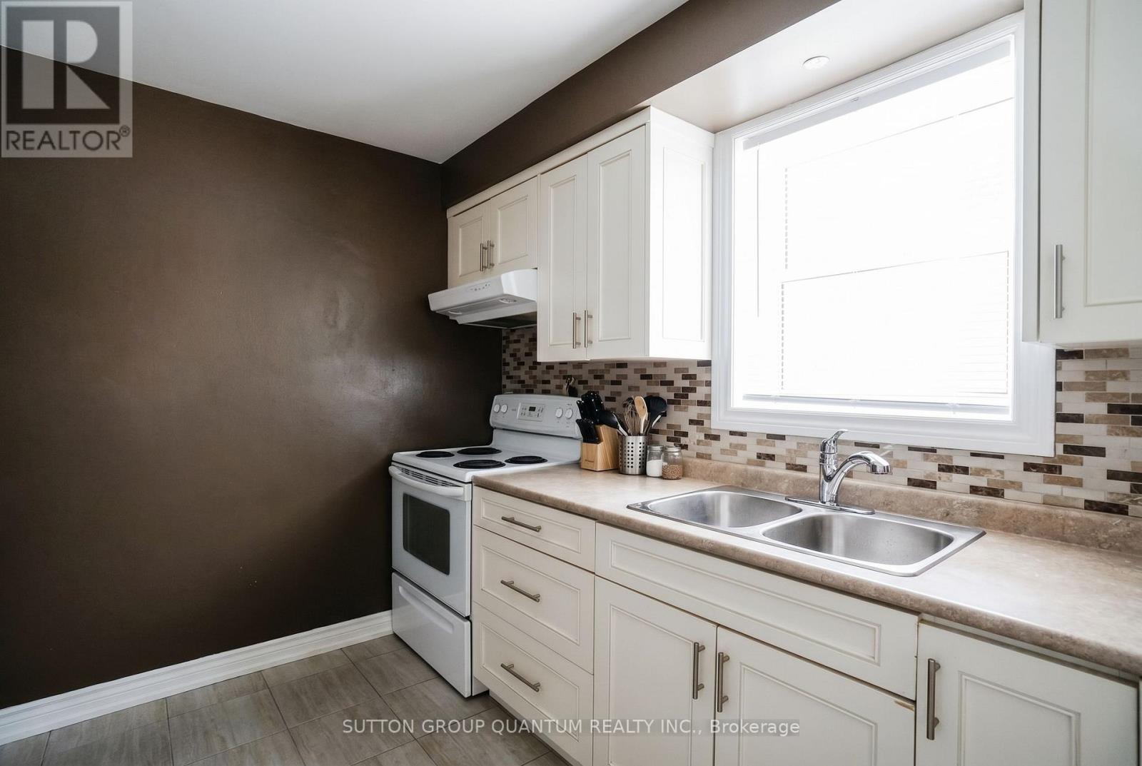 69 High Street W, Mississauga, Ontario  L5H 1K1 - Photo 6 - W13236680