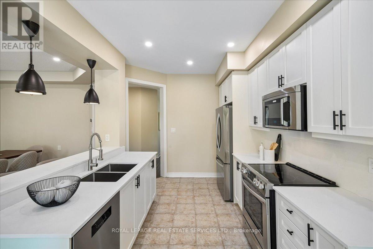 2020 Colonel William Parkway, Oakville, Ontario  L6M 0L9 - Photo 18 - W13236724
