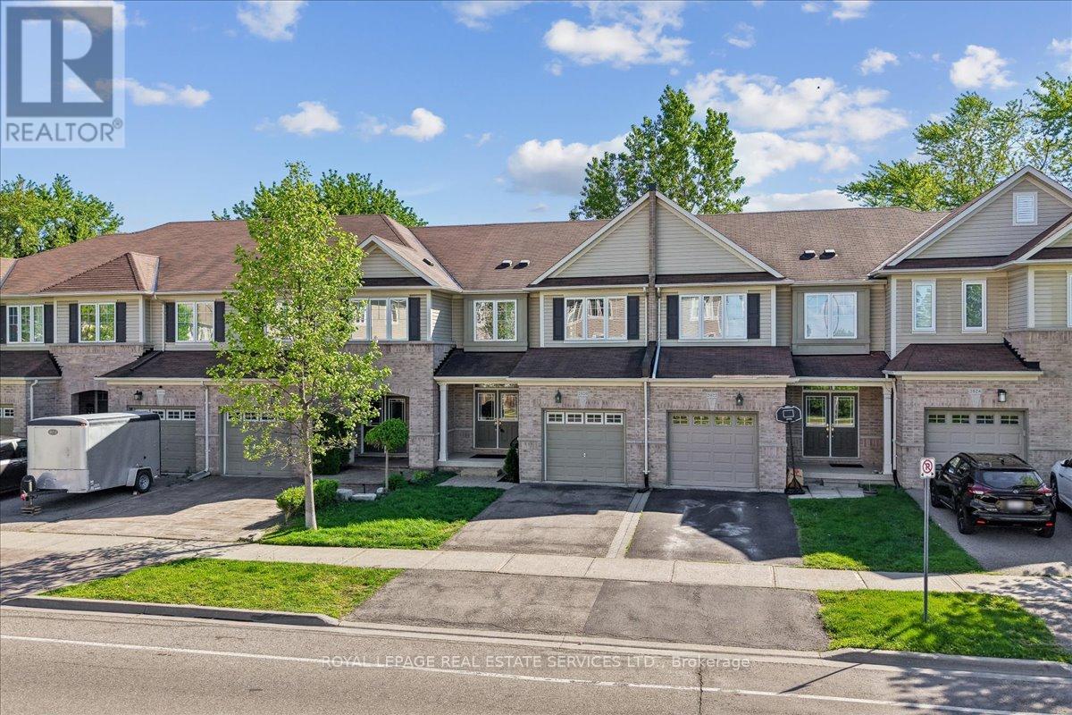 2020 Colonel William Parkway, Oakville, Ontario  L6M 0L9 - Photo 2 - W13236724