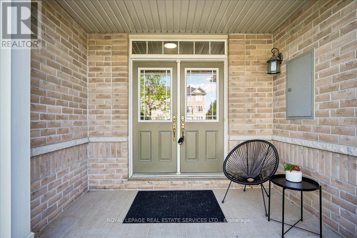 2020 Colonel William Parkway, Oakville, Ontario  L6M 0L9 - Photo 3 - W13236724