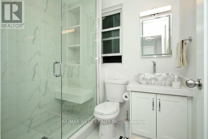 Upper Level - 420 Annette Street, Toronto, Ontario  M6P 1R9 - Photo 16 - W13236734