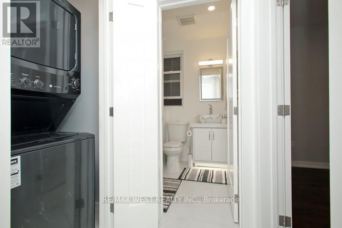 Upper Level - 420 Annette Street, Toronto, Ontario  M6P 1R9 - Photo 17 - W13236734