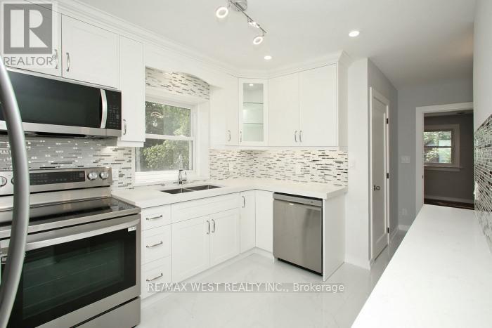 Upper Level - 420 Annette Street, Toronto, Ontario  M6P 1R9 - Photo 6 - W13236734