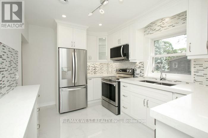 Upper Level - 420 Annette Street, Toronto, Ontario  M6P 1R9 - Photo 8 - W13236734