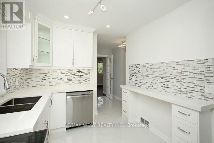 Upper Level - 420 Annette Street, Toronto, Ontario  M6P 1R9 - Photo 9 - W13236734