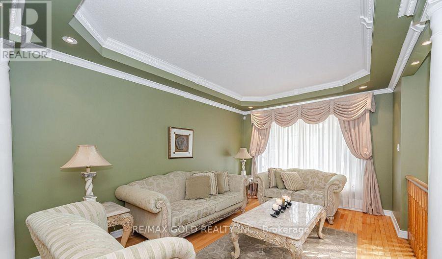 5 Summershade Street, Brampton, Ontario  L6P 2B9 - Photo 3 - W13236774