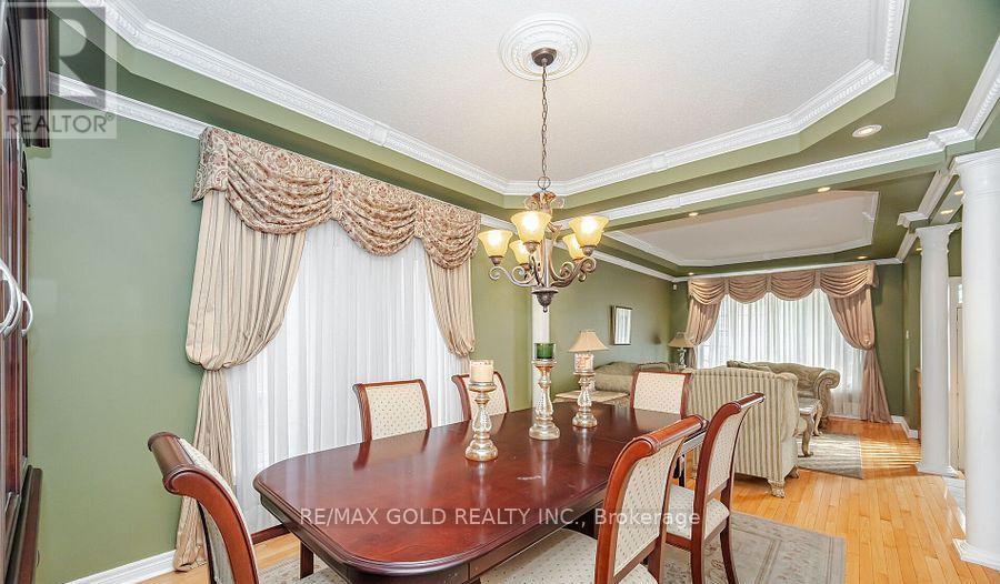 5 Summershade Street, Brampton, Ontario  L6P 2B9 - Photo 4 - W13236774