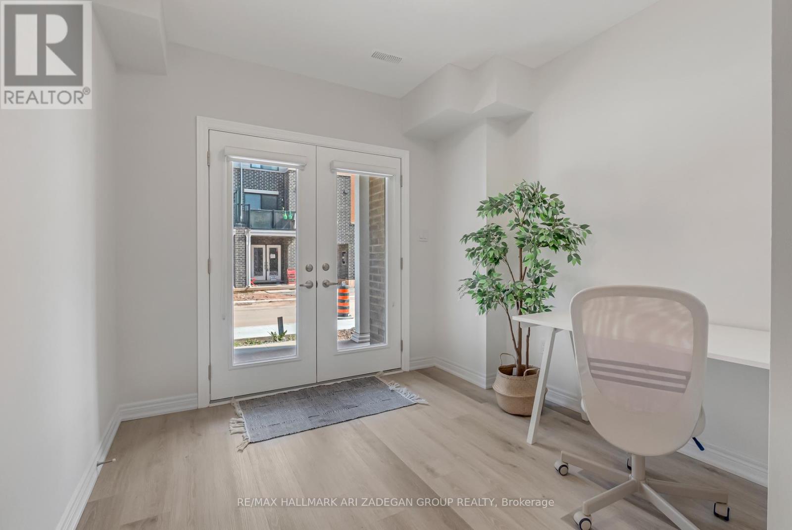 61 Dryden Lane, Hamilton, Ontario  L8H 0B6 - Photo 2 - X13236708