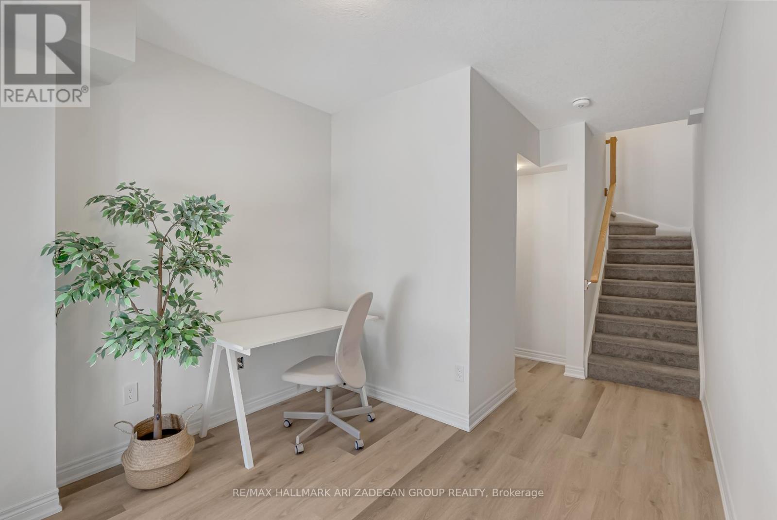 61 Dryden Lane, Hamilton, Ontario  L8H 0B6 - Photo 3 - X13236708