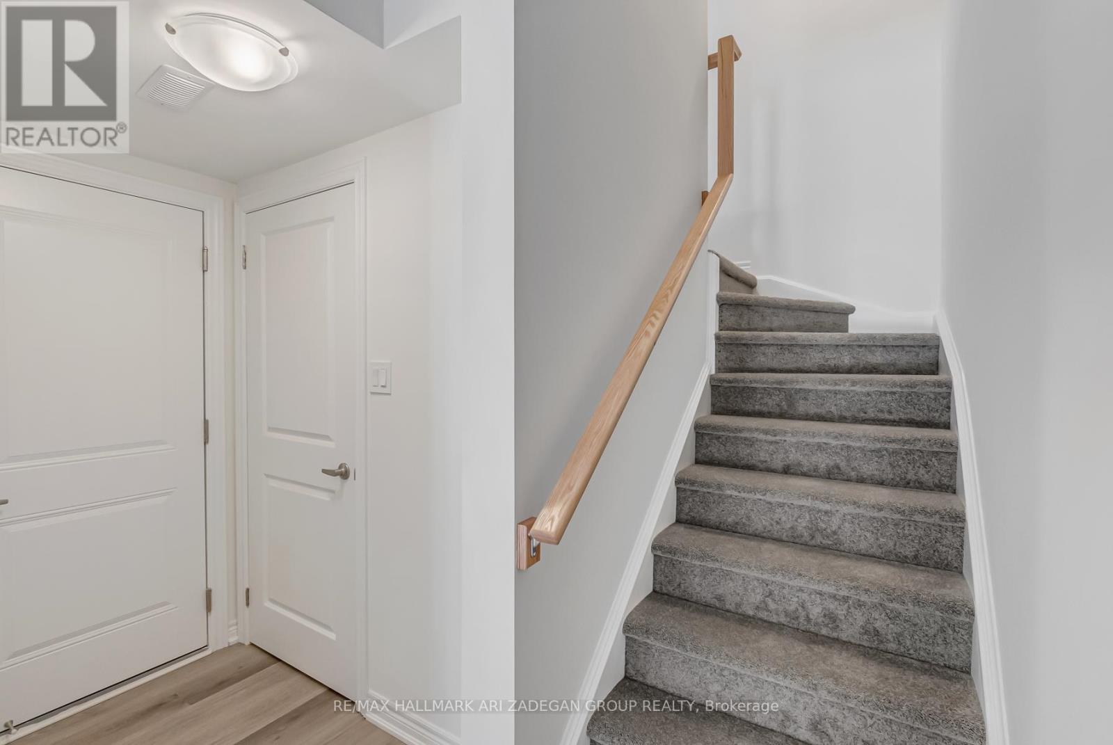 61 Dryden Lane, Hamilton, Ontario  L8H 0B6 - Photo 4 - X13236708