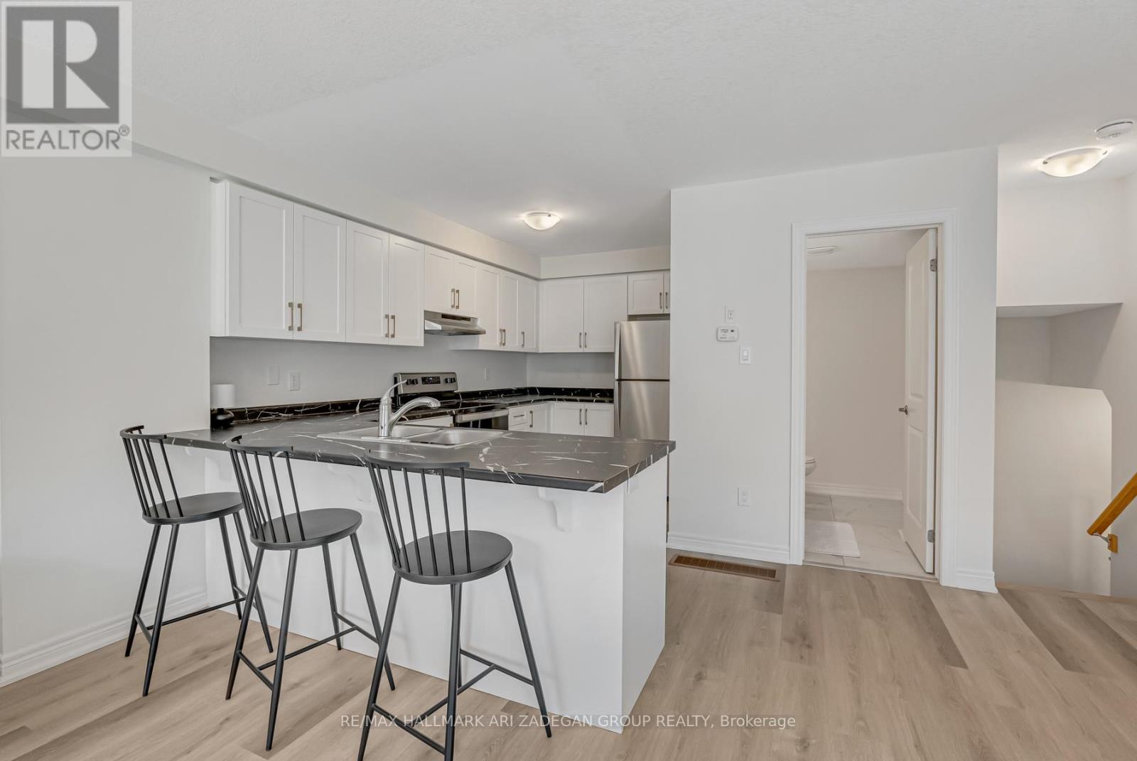 61 Dryden Lane, Hamilton, Ontario  L8H 0B6 - Photo 8 - X13236708